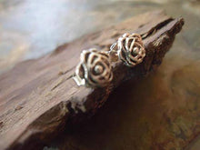 Carica l'immagine nel visualizzatore di Gallery, ♥ PICCOLO ARGENTO FIORE ♥ orecchini delicati in argento tibetano