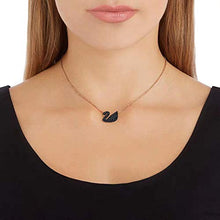 Carica l'immagine nel visualizzatore di Gallery, Collana Inoro Rosa con Iconico Cigno Nero da Donna (Nero-1) - Ilgrandebazar