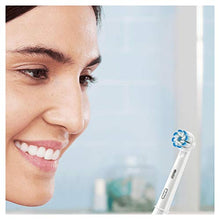 Carica l'immagine nel visualizzatore di Gallery, Oral-B Pro 2 2900 Spazzolino Elettrico Ricaricabile, 2 Spazzolini con...
