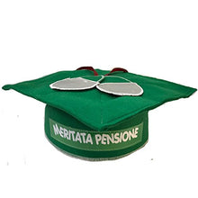 Carica l'immagine nel visualizzatore di Gallery, Mr. Gadgets Pensione tocco in feltro verde con scritta meritata pensione per... - Ilgrandebazar