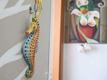 Carica l'immagine nel visualizzatore di Gallery, Cavalluccio marino medio in ceramica - Ilgrandebazar
