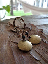 Carica l'immagine nel visualizzatore di Gallery, ★ BRONZO VINTAGE WASHER &amp; BLACK CERAMIC RONDELL ★ orecchini vintage in bronzo