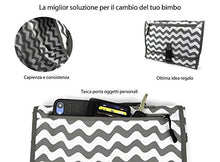 Carica l'immagine nel visualizzatore di Gallery, Fasciatoio Portatile Pieghevole/Cambia i pannolini ovunque con il kit... - Ilgrandebazar