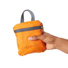 Carica l'immagine nel visualizzatore di Gallery, AmazonBasics - Zaino ultra leggero pieghevole 25 l, Arancione