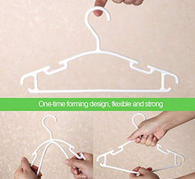 Carica l'immagine nel visualizzatore di Gallery, ilauke Set di 36 Grucce Appendiabiti in Plastica per Bambino, Bianco 36 Pezzi