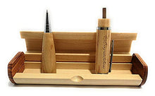 Carica l'immagine nel visualizzatore di Gallery, Penna Regalo Originale in Legno Multifunzione USB 32Gb, per: Laurea,...