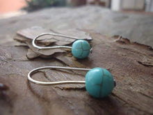 Carica l'immagine nel visualizzatore di Gallery, TURCHESE HOWLITE STONES orecchini ganci lunghi - Ilgrandebazar
