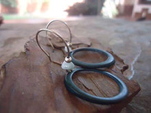 Carica l'immagine nel visualizzatore di Gallery, ORECCHINI TRIBALI tagua - grandi ganci &amp; Stones