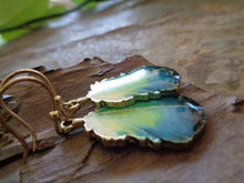 Carica l'immagine nel visualizzatore di Gallery, ✿ FOGLIA ORO SMALTO - ✿ orecchini piuma di pavone verde - blu -...
