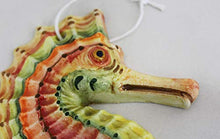 Carica l'immagine nel visualizzatore di Gallery, Cavalluccio marino in ceramica dipinto a mano - Ilgrandebazar
