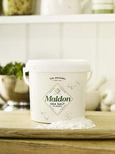 Carica l'immagine nel visualizzatore di Gallery, Maldon Organic Sea Salt 1.4 kg