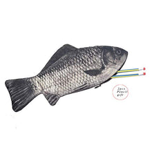 Carica l'immagine nel visualizzatore di Gallery, Pro-Traveller Emulation - Astuccio creativo a forma di pesce a di...