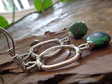 Carica l'immagine nel visualizzatore di Gallery, ✿ LONG OVAL &amp; GREEN ROUND STONE ✿ Orecchini etnici con ganci lunghi decorati