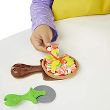 Carica l'immagine nel visualizzatore di Gallery, Play-Doh Pizzeria (playset con 5 vasetti di pasta da modellare),...