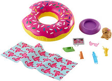 Carica l'immagine nel visualizzatore di Gallery, Barbie Set di Arredamenti da Esterno con Ciambella Donut Galleggiante,... - Ilgrandebazar