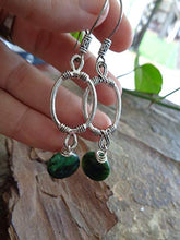 Carica l'immagine nel visualizzatore di Gallery, ✿ LONG OVAL &amp; GREEN ROUND STONE ✿ Orecchini etnici con ganci lunghi decorati