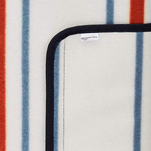 Carica l'immagine nel visualizzatore di Gallery, AmazonBasics - Coperta da picnic con retro impermeabile, 200 x 200 x 200 cm