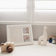 Carica l'immagine nel visualizzatore di Gallery, Bubzi Co Cornice con impronta bimbo in argilla – Kit portafoto impronta... - Ilgrandebazar