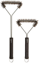 Carica l'immagine nel visualizzatore di Gallery, AmazonBasics - Spazzola a 3 Lati per Barbecue, 30.5 cm