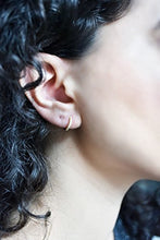 Carica l'immagine nel visualizzatore di Gallery, Orecchini a Cerchio Donna in Argento Sterling 925 Placcato Oro con Bianca