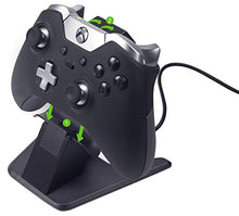 Carica l'immagine nel visualizzatore di Gallery, AmazonBasics - Stazione di ricarica in alluminio per controller Xbox...