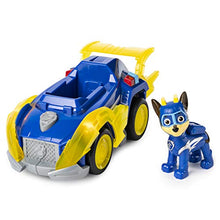 Carica l'immagine nel visualizzatore di Gallery, Paw Patrol Veicolo Deluxe di Mighty Pups Super Paws CHASE, con Luci e Suoni,...