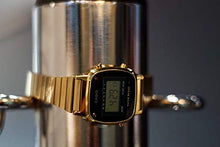 Carica l'immagine nel visualizzatore di Gallery, Casio Orologio Digitale Quarzo Donna con Cinturino in Acciaio Inox... - Ilgrandebazar