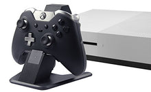 Carica l'immagine nel visualizzatore di Gallery, AmazonBasics - Stazione di ricarica in alluminio per controller Xbox...