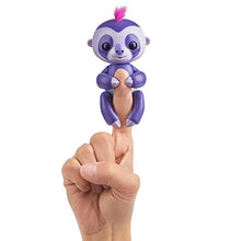 Carica l'immagine nel visualizzatore di Gallery, Wow Wee 3752 Finger lings Bradipo Giocattolo viola