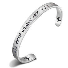 Carica l'immagine nel visualizzatore di Gallery, Braccialetto che augura buon viaggio, con aeroplani, regalo per hostess silver - Ilgrandebazar