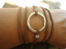 Carica l'immagine nel visualizzatore di Gallery, ✿ HAMMERED ANELLO &amp; pelle scamosciata ✿ braccialetto dell'involucro