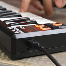 Carica l'immagine nel visualizzatore di Gallery, AKAI Professional LPK25 Tastiera Controller MIDI Portatile, USB, con 25...