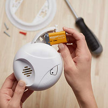 Carica l'immagine nel visualizzatore di Gallery, AmazonBasics - Batterie alcaline per uso quotidiano, 9V, Confezione da 8