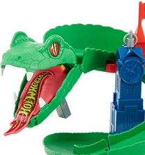 Carica l'immagine nel visualizzatore di Gallery, Hot Wheels Attacco al Cobra Playset per Stimolare Immaginazione e Creatività...