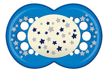 Carica l'immagine nel visualizzatore di Gallery, MAM - Set di 2 succhietti che si illuminano al buio, con custodia Blu (Blue) - Ilgrandebazar