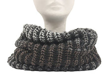Carica l'immagine nel visualizzatore di Gallery, Scaldacollo in maglia, sciarpa ad anello unisex stampato col. Nero-Grigio - Ilgrandebazar