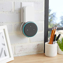 Carica l'immagine nel visualizzatore di Gallery, AmazonBasics - Supporto da parete per Echo Dot (3ª generazione), Bianco White