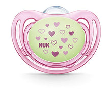 Carica l'immagine nel visualizzatore di Gallery, NUK 10177143 Freestyle Night - Ciuccio ortodontico in silicone, da 18 a 36... - Ilgrandebazar
