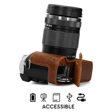 Carica l'immagine nel visualizzatore di Gallery, MegaGear Custodia in Vera Pelle Compatibile con Olympus Om-D E-M5 Marrone