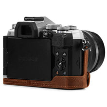 Carica l'immagine nel visualizzatore di Gallery, MegaGear Custodia in Vera Pelle Compatibile con Olympus Om-D E-M5 Marrone