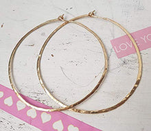 Carica l'immagine nel visualizzatore di Gallery, Orecchini a cerchio martellati 14k oro riempito a grandi...
