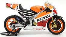 Carica l'immagine nel visualizzatore di Gallery, NewRay Honda Repsol RC212V, Scala 1:12, 2014 Marc Marquez 93