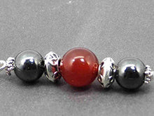 Carica l'immagine nel visualizzatore di Gallery, Orecchini di Thurcolas Venezia con perle dell'ematite e dell'agata rossa