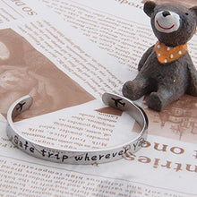 Carica l'immagine nel visualizzatore di Gallery, Braccialetto che augura buon viaggio, con aeroplani, regalo per hostess silver - Ilgrandebazar