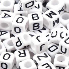 Carica l'immagine nel visualizzatore di Gallery, Baker Ross Perline Cubiche con Lettere dell'Alfabeto - Confezione Risparmio,... - Ilgrandebazar