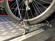 Carica l'immagine nel visualizzatore di Gallery, Twowinds - Kit Fissaggio carico, Occhielli e Viti rotaia T5 T6 Multivan 2