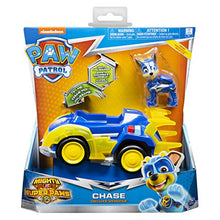 Carica l'immagine nel visualizzatore di Gallery, Paw Patrol Veicolo Deluxe di Mighty Pups Super Paws CHASE, con Luci e Suoni,...