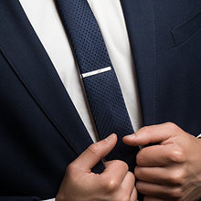 Carica l'immagine nel visualizzatore di Gallery, STERLL Uomo Fermacravatta Argento CORTO Lucido con Striscia Opaca Custodia...