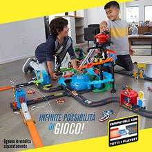 Carica l'immagine nel visualizzatore di Gallery, Hot Wheels FTB67 Mega Autolavaggio Playset per Macchinine con Pista...