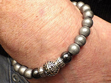 Carica l'immagine nel visualizzatore di Gallery, Bracciale per gli uomini in ematite nero e grigio e perle di tibetani - Ilgrandebazar